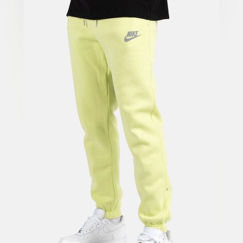 Nike Men’s Club Fleece Limelight Green Jogger/Sweatpants Size Small